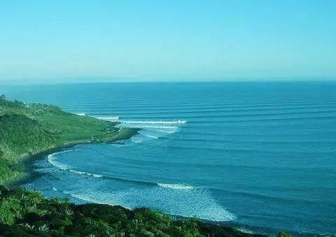 盘点世界十大冲浪胜地，体验刺激的冲浪海滩