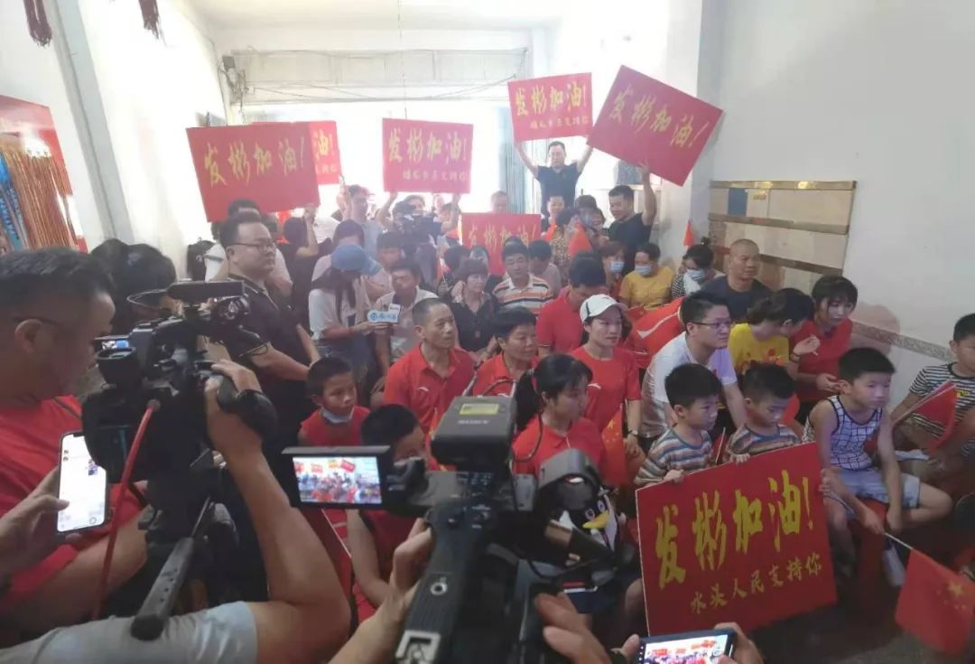 福建举重冠军李发彬照片_福建举重冠军李发彬简历_福建举重冠军李发彬
