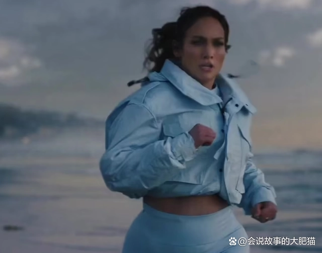 53 岁詹妮弗·洛佩兹坚持健身，保持活力
