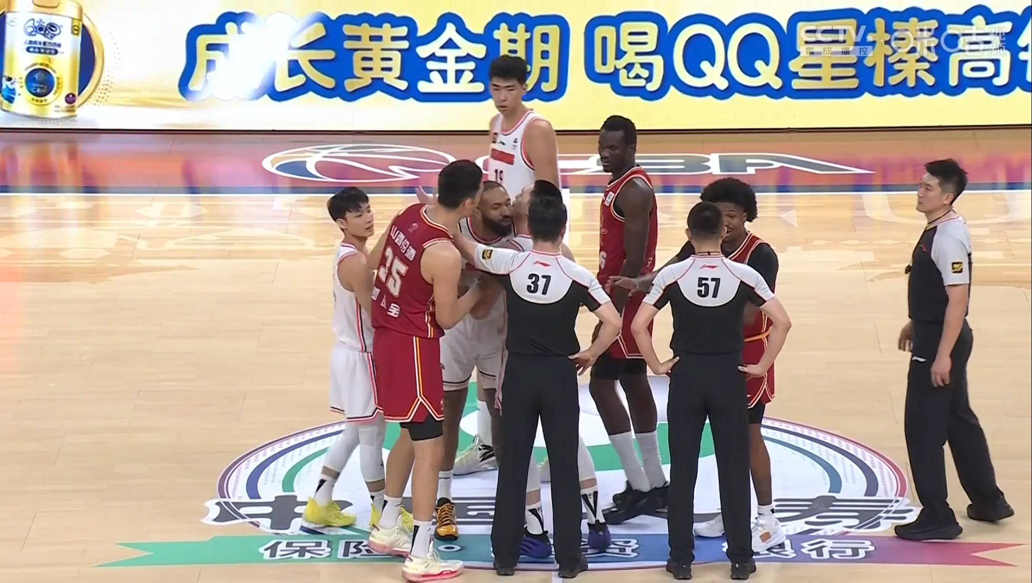 篮球隔扣壁纸_篮球隔扣什么意思_篮球规则隔扣